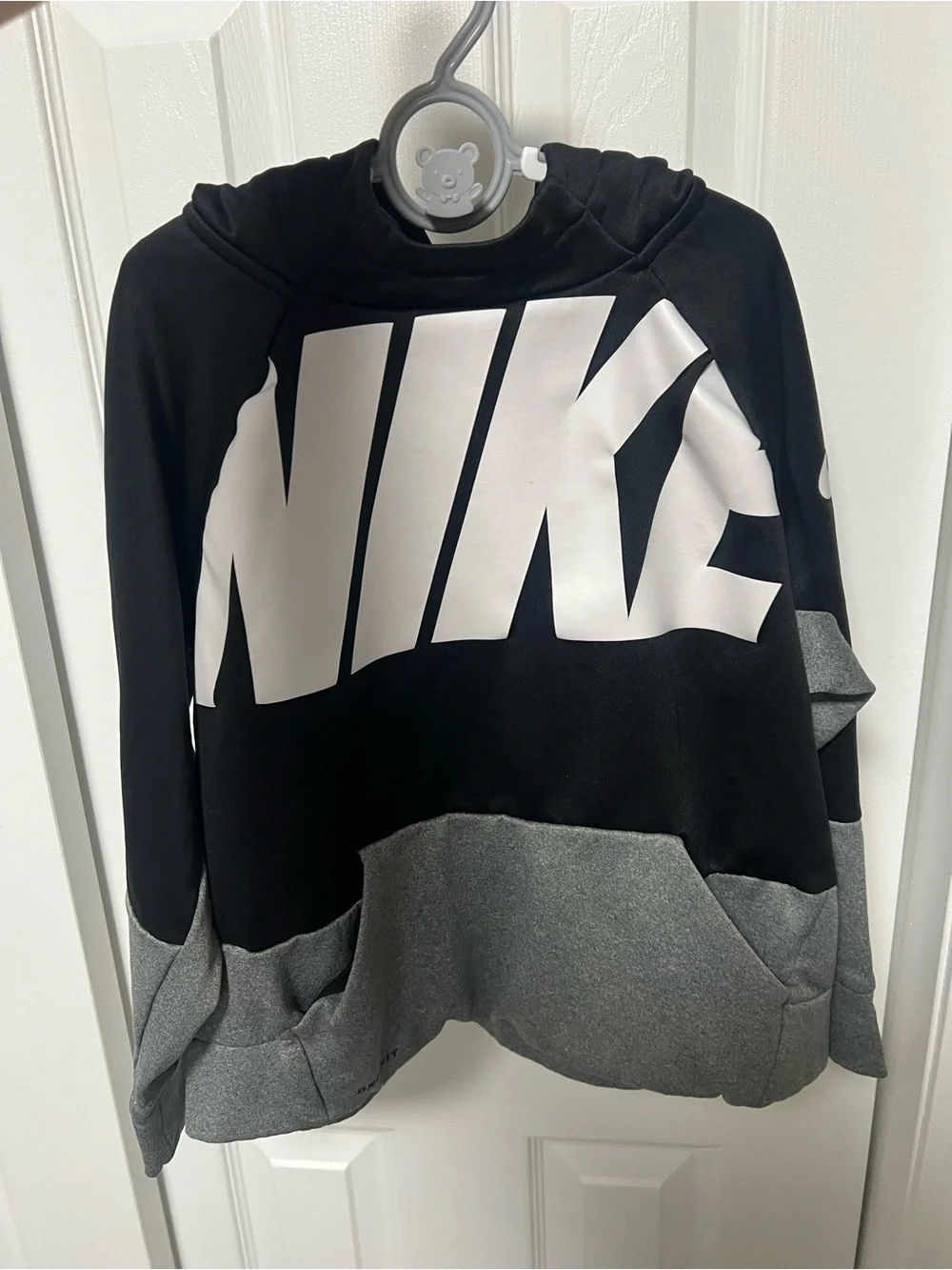 Nike Boys Therma Colorblock Logo Pullover Hoodie Black Grey Youth M - Picture 2 of 8